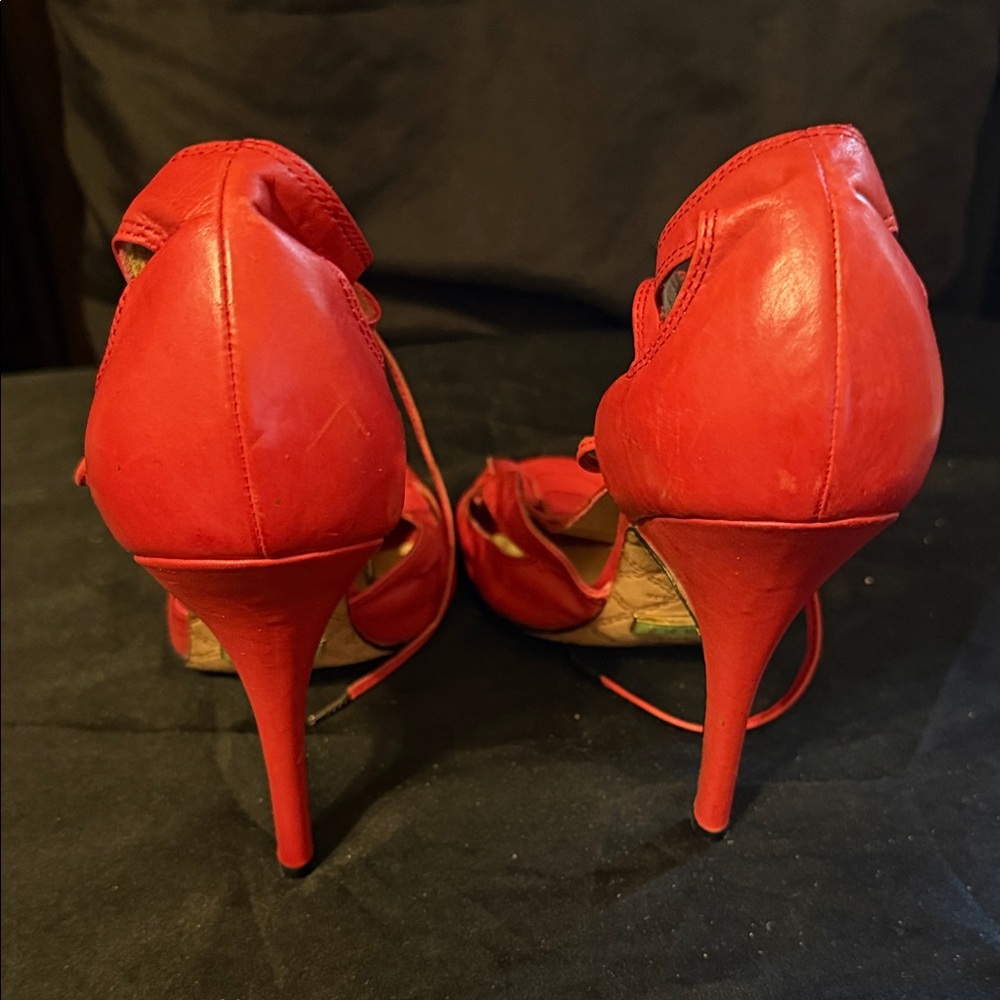 Red T-strap Peep Toe Pump - Women's Shoes. LAMB by Gwen Stephani 11M - Picture 3 of 4